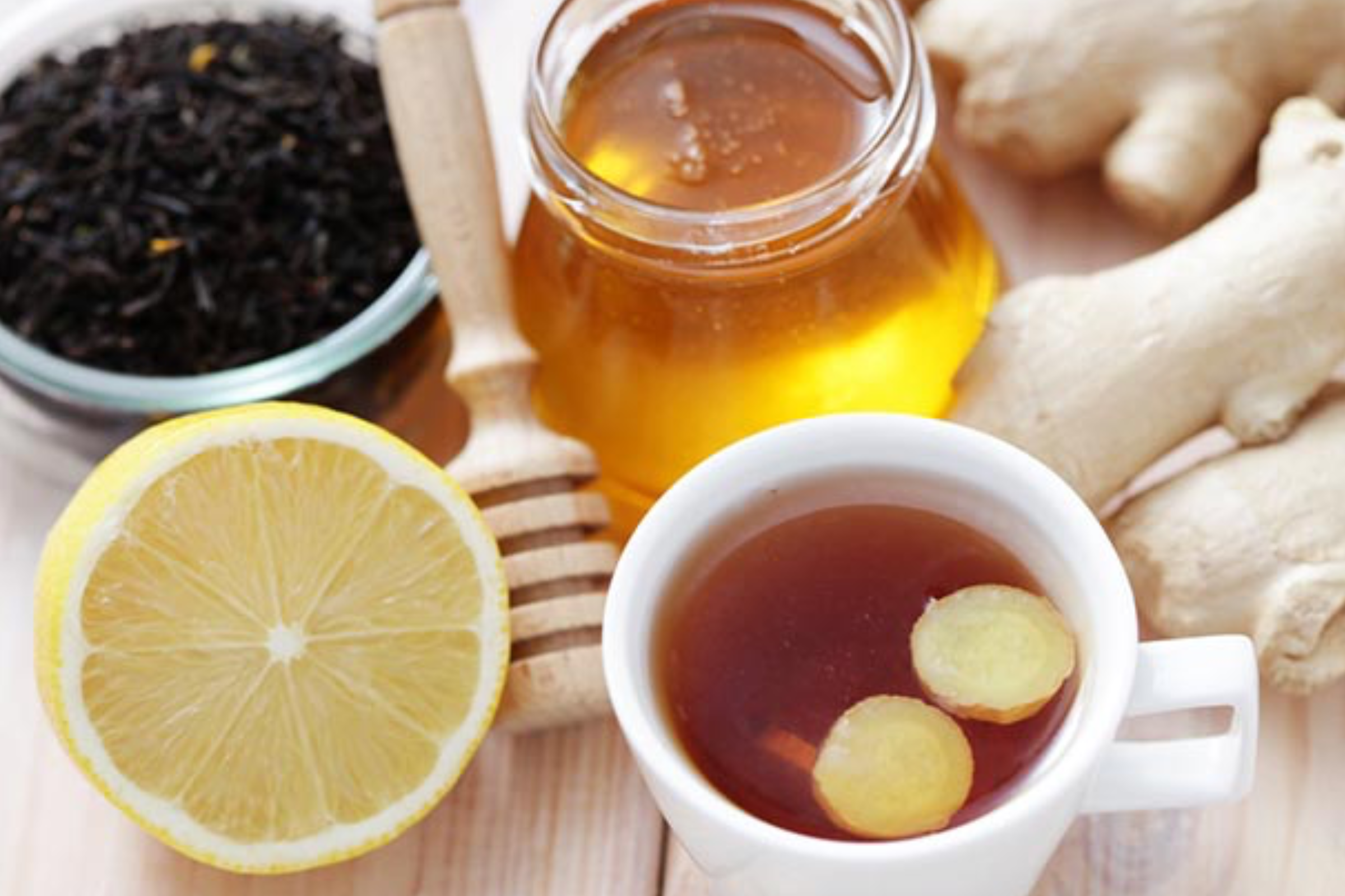 Spicy honey and lemon tea
