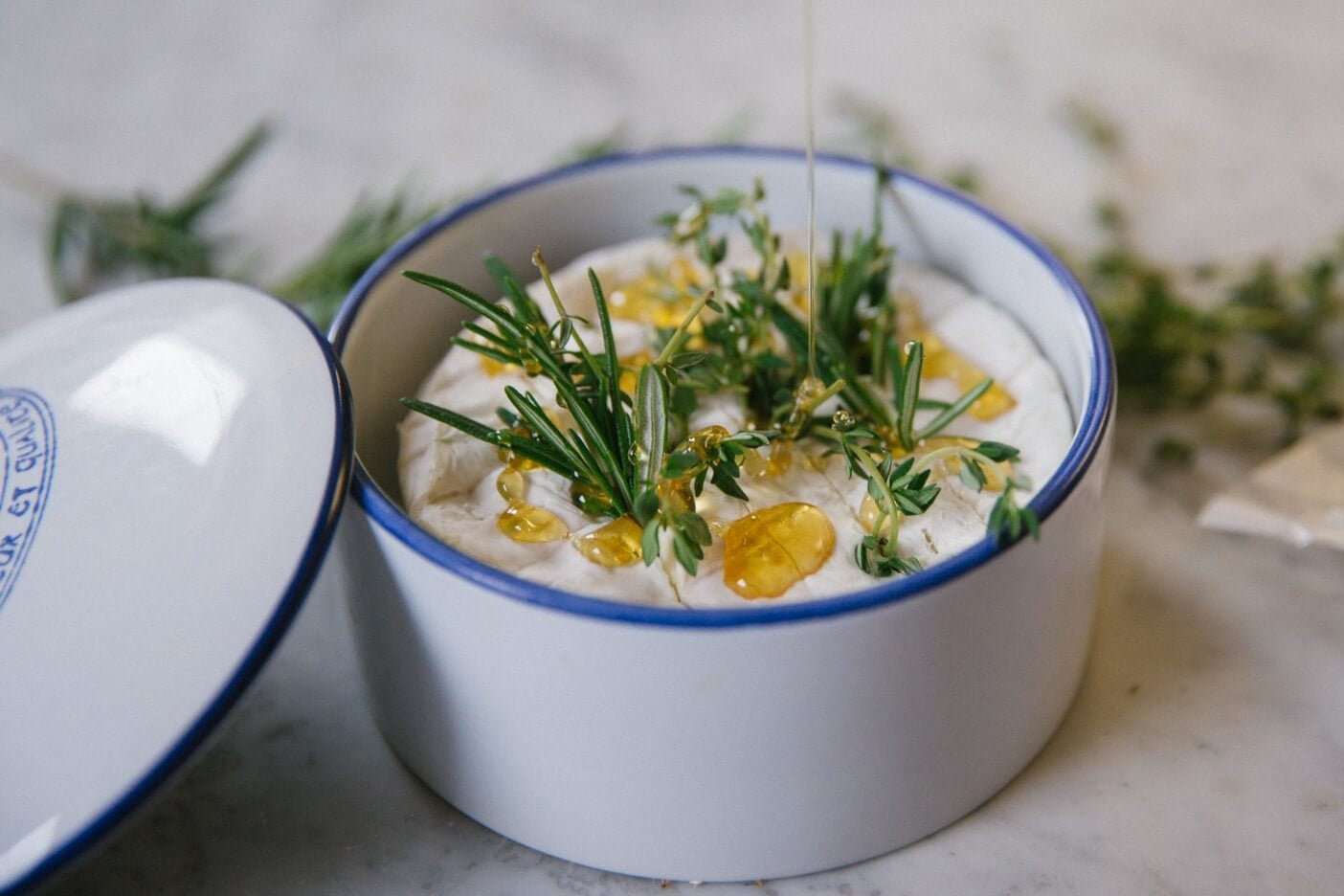 Baked camembert with honey and rosemary 